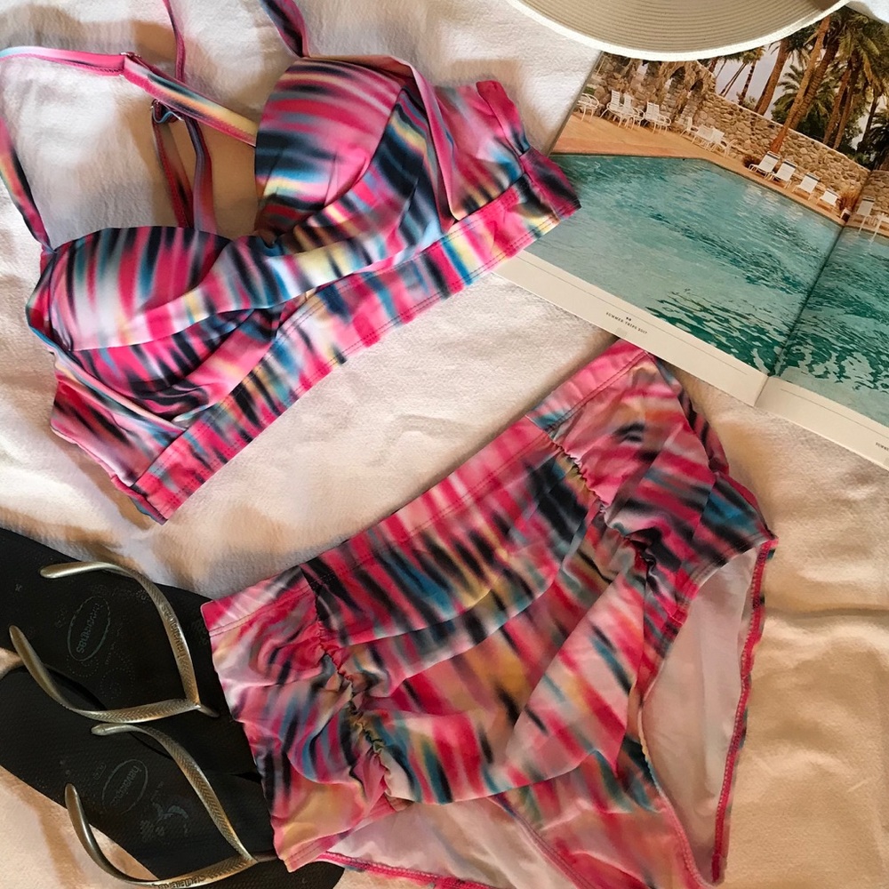 Two piece swimsuit / bikini